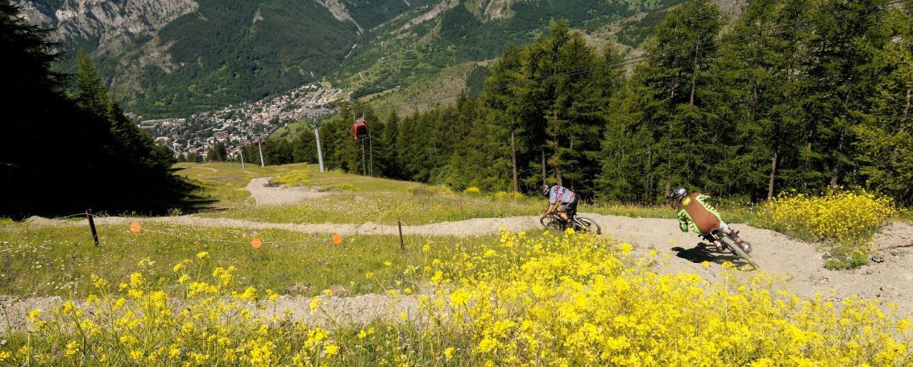Residence La Tana Del Ghiro Bardonecchia Εξωτερικό φωτογραφία